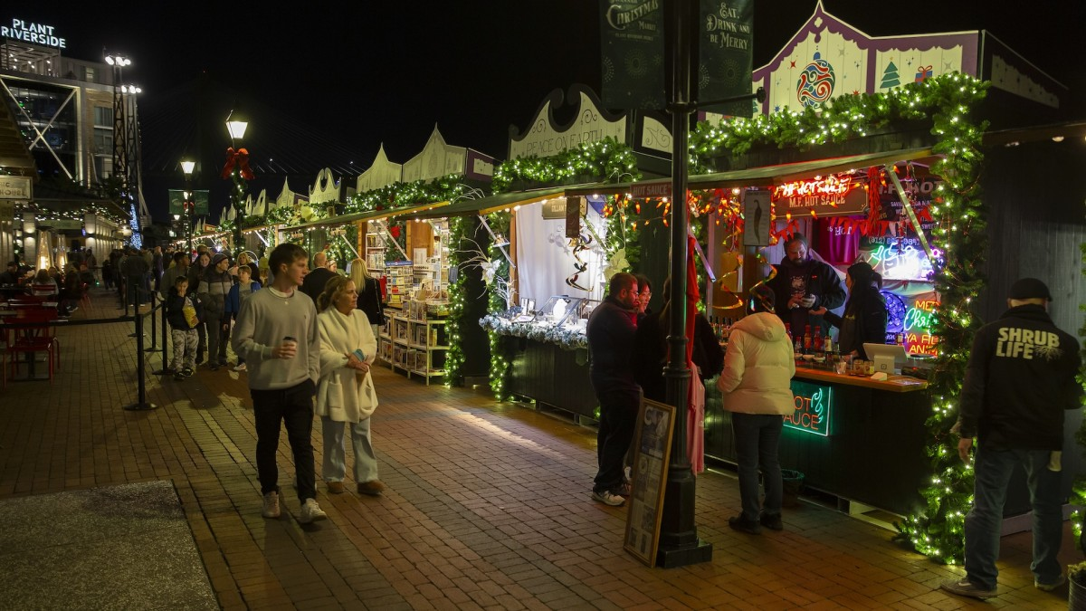 Visit Savannah Christmas Markets