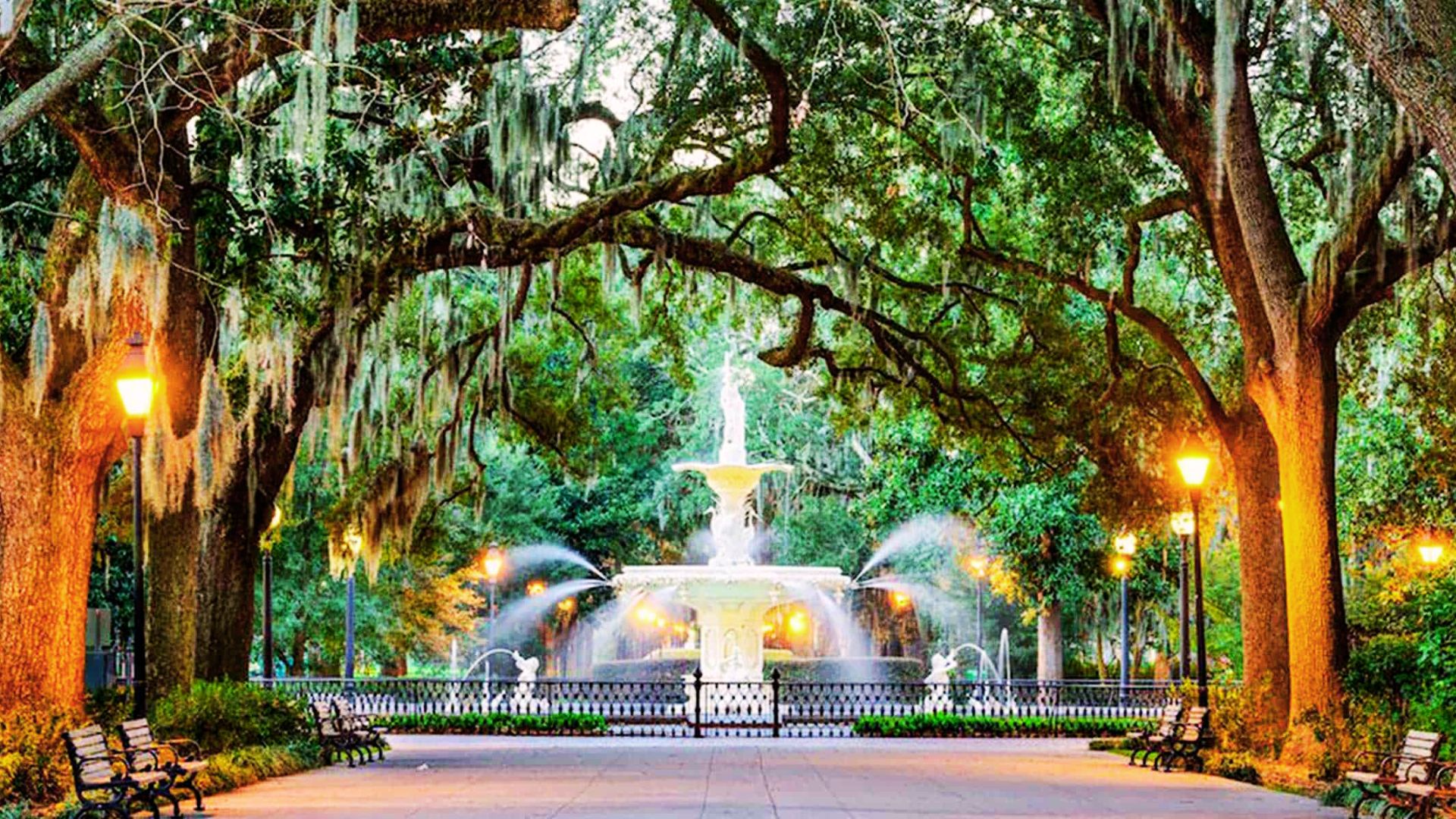 picture of Forsyth park.