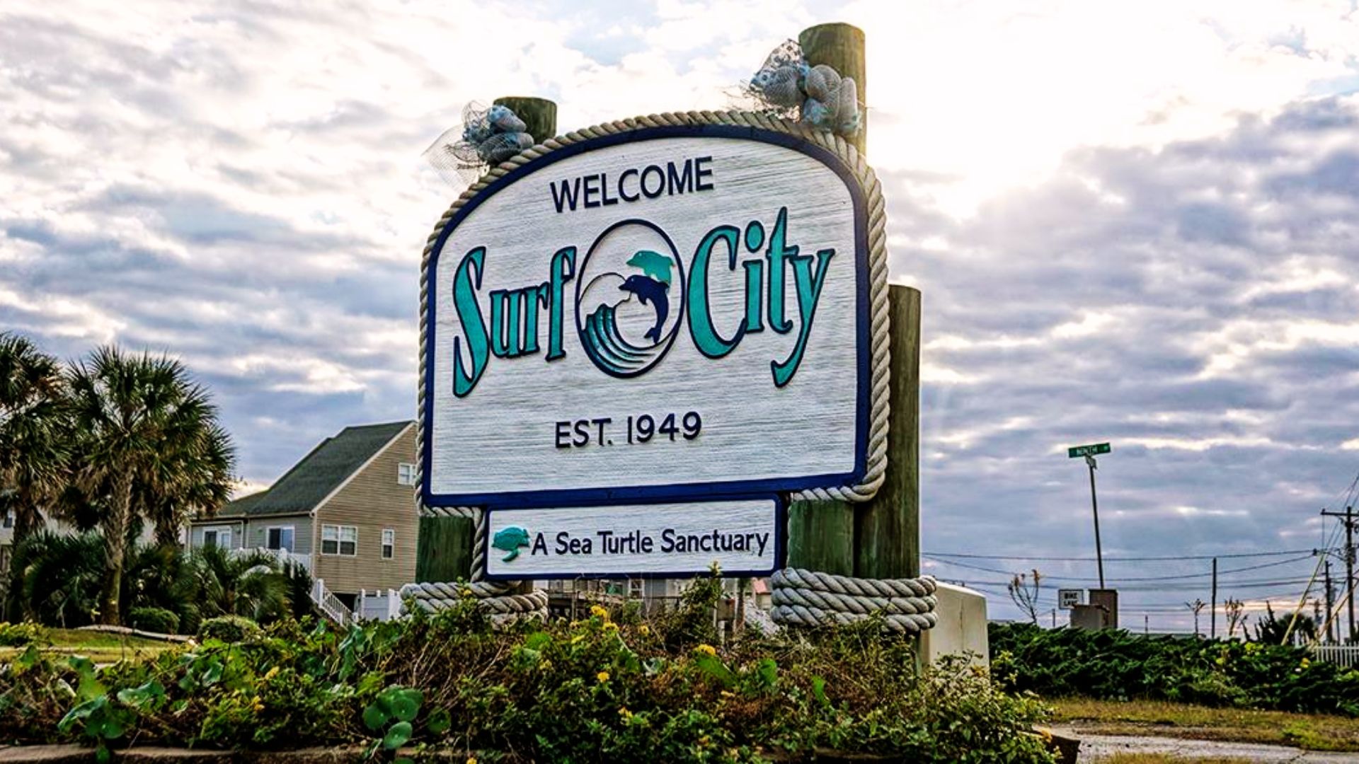 welcome board of Surf City.