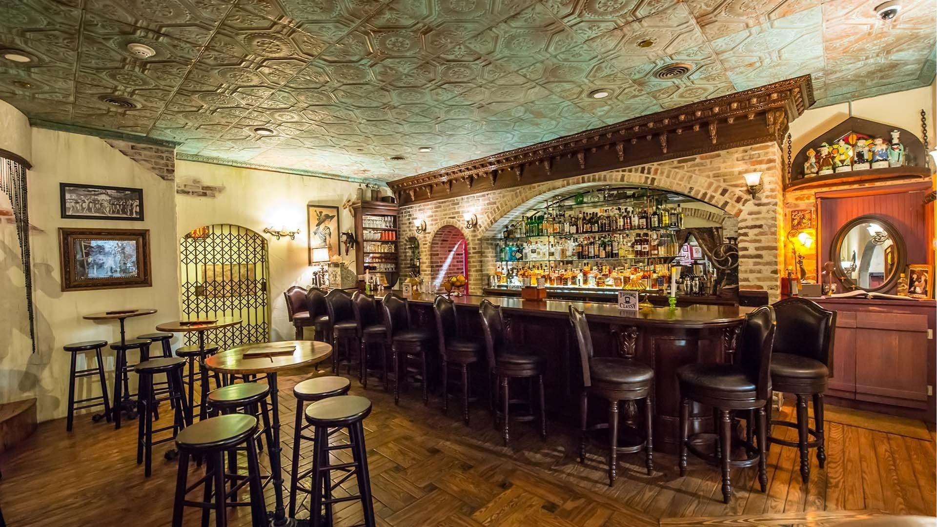 Congress Street Up speakeasy-style cocktail lounge