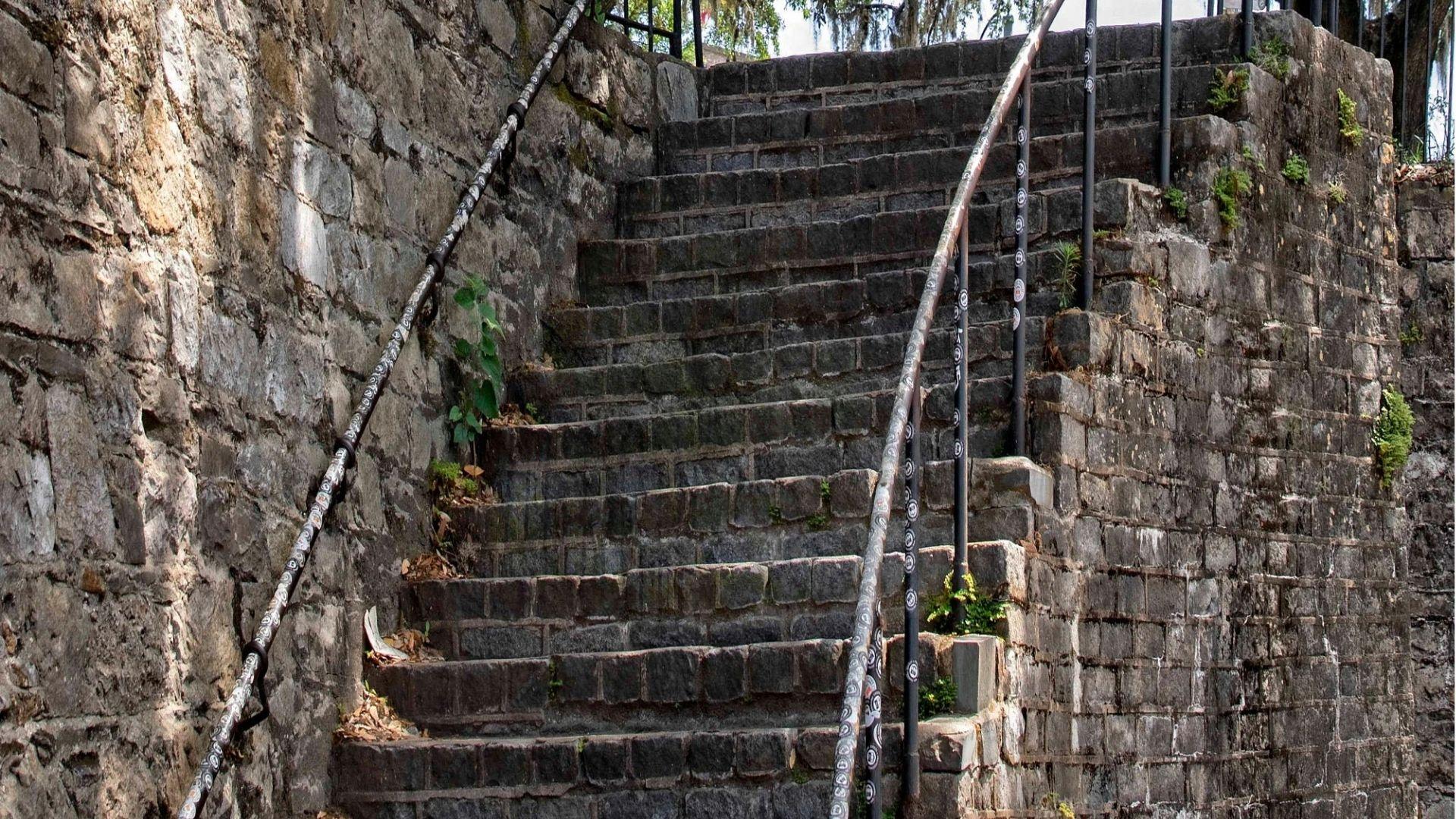 IMAGE OF RIVERFRONT STAIRCASES