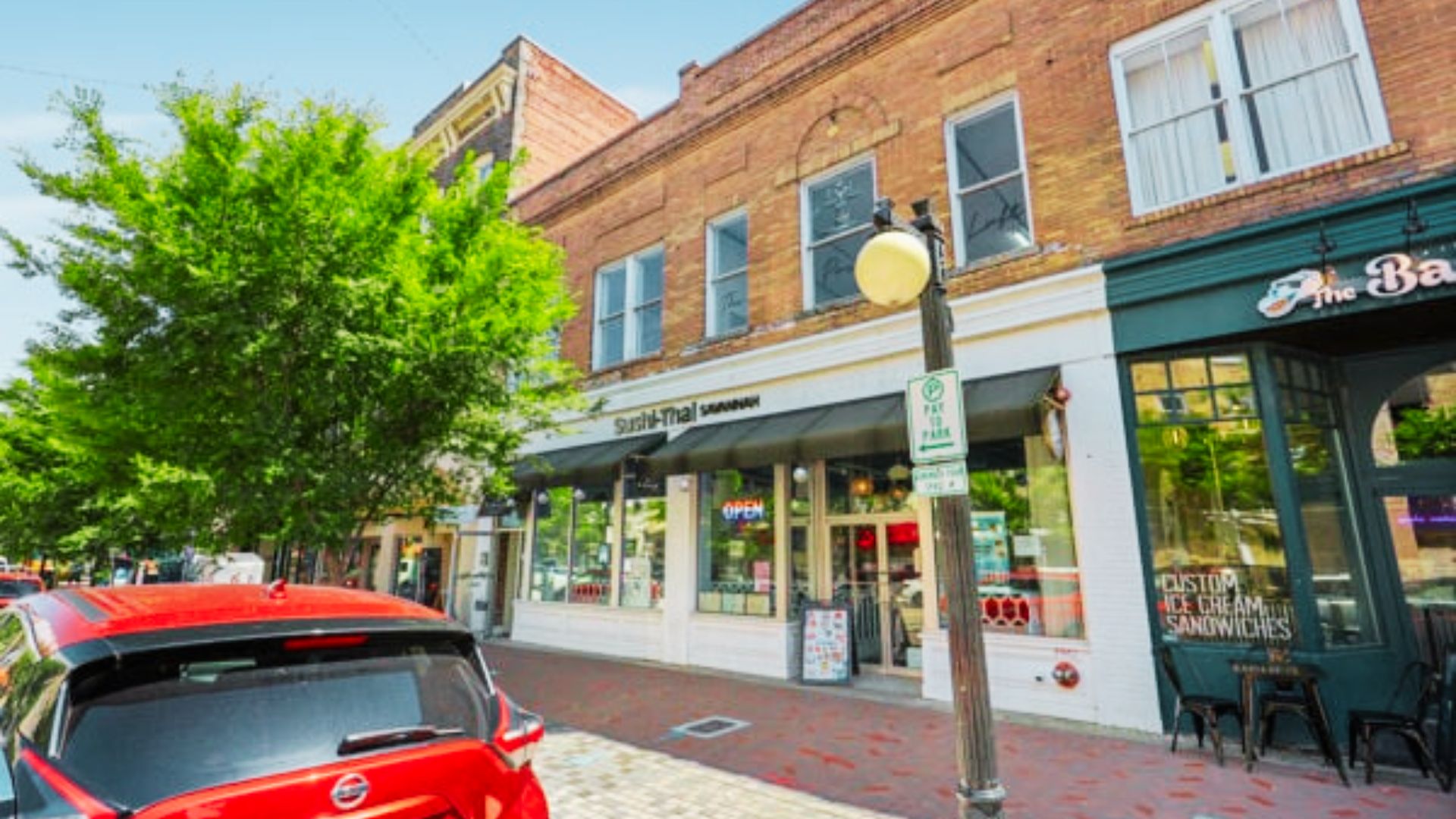 shopping streets along Broughton Street in Savannah.