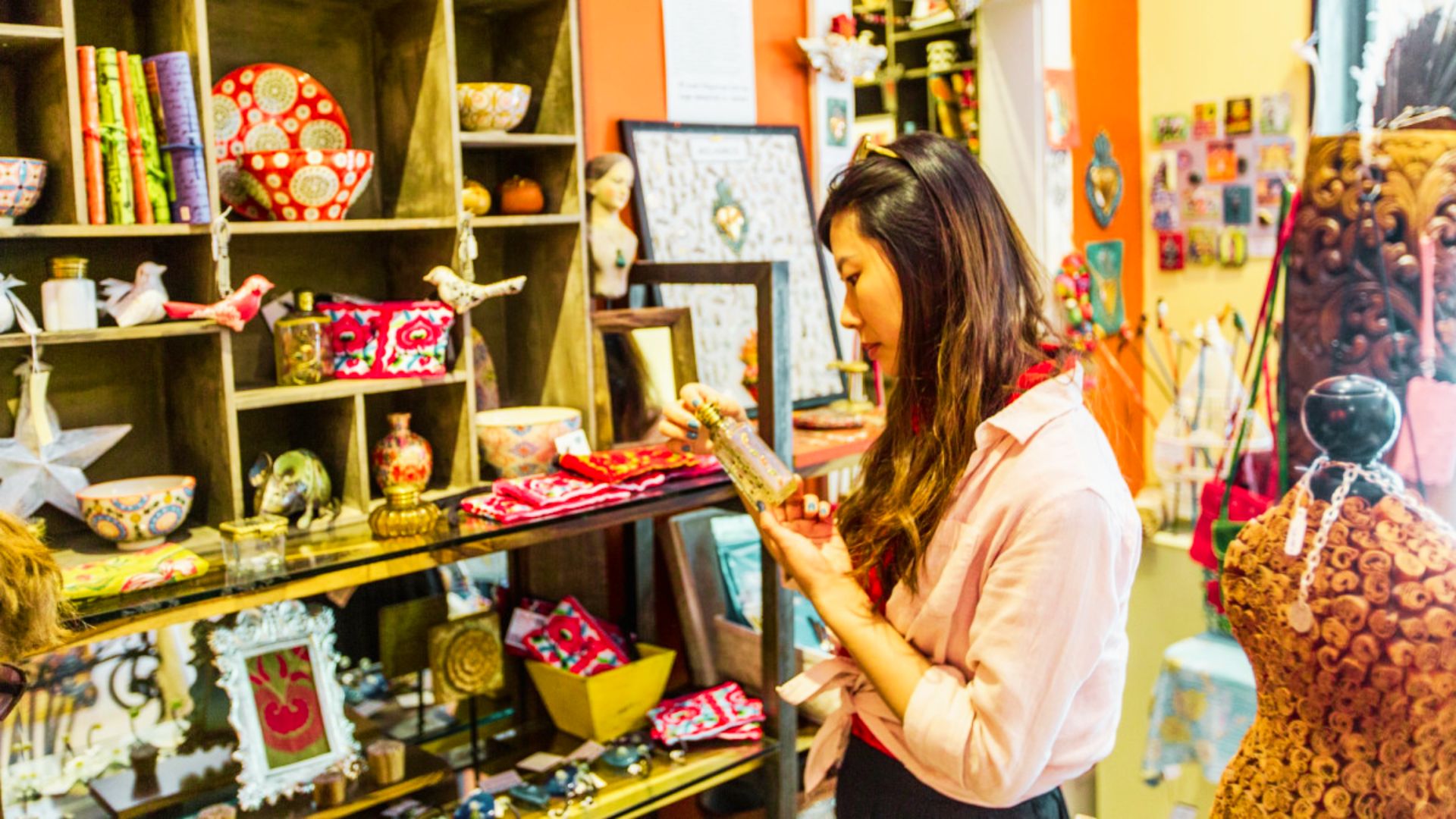 handmade souvenirs in Savannah.