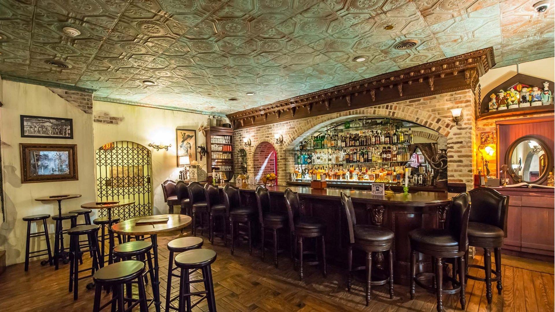IMAGE OF THE INSIDE OF A PUB