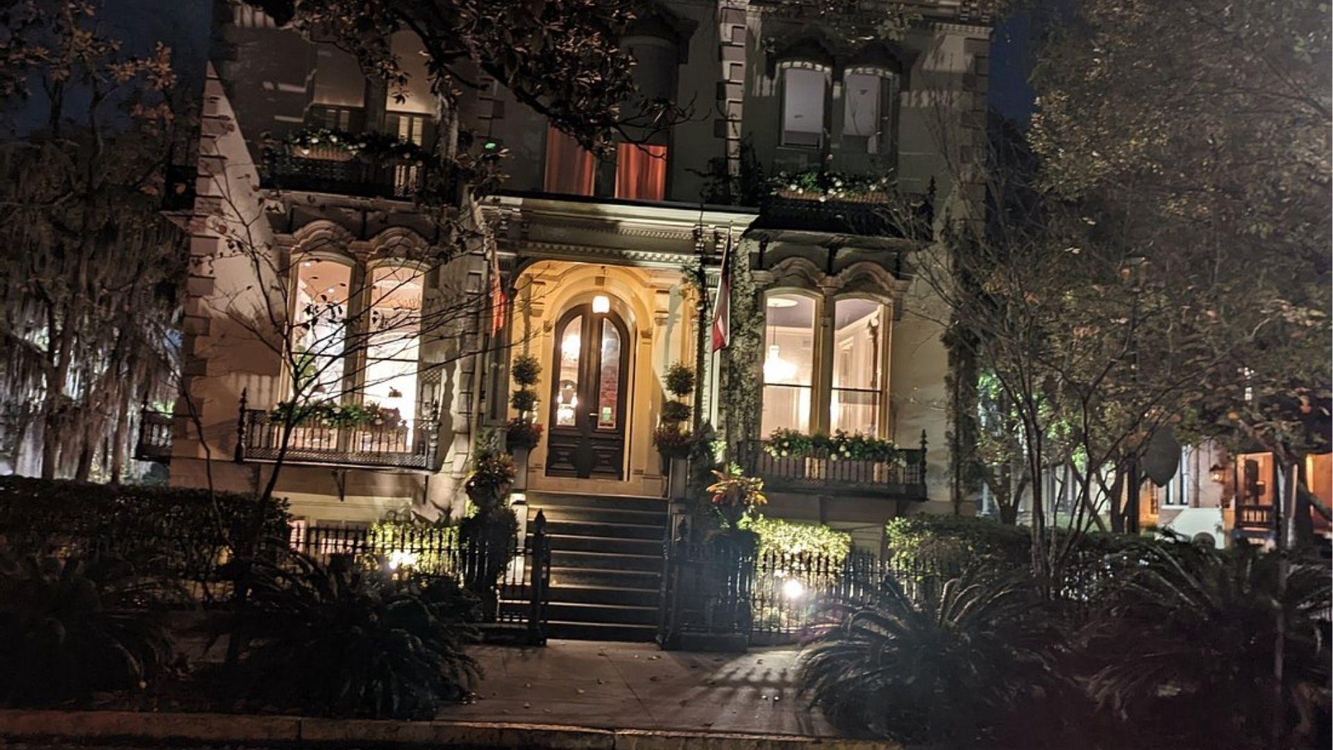 IMAGE OF OUTSIDE VIEW OF A PUB CRAWL