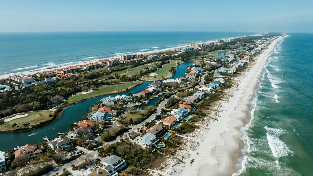 Resorts, vacation homes, and coastal landscapes on Hilton Head Island.