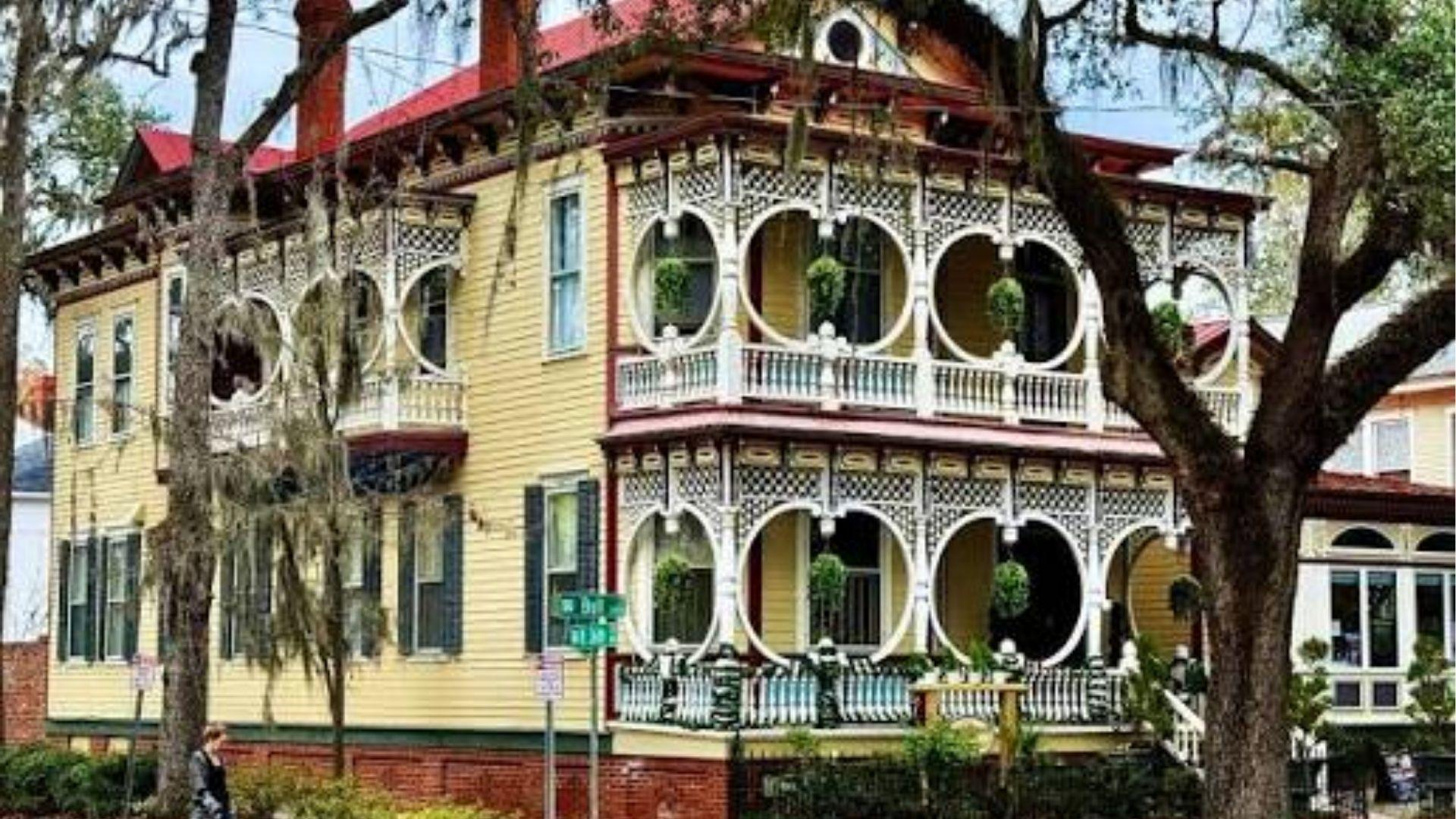 Image of house in Starland District.