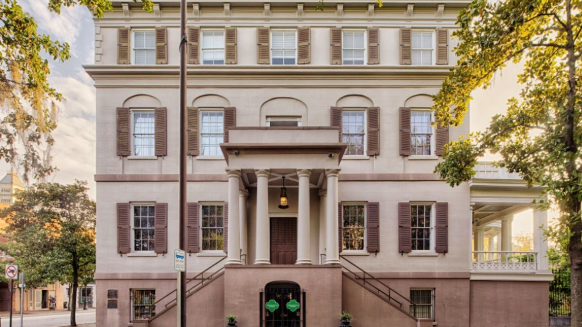 Juliette Gordon Low Birthplace Museum exterior facing Wright Square in Savannah.