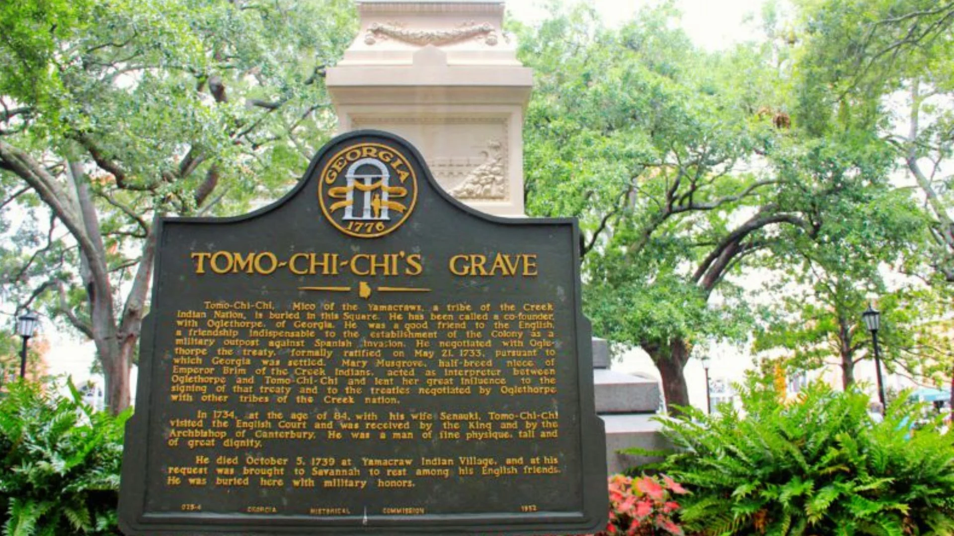 Georgia historical marker for Tomo-Chi-Chi's Grave in Wright Square, Savannah.