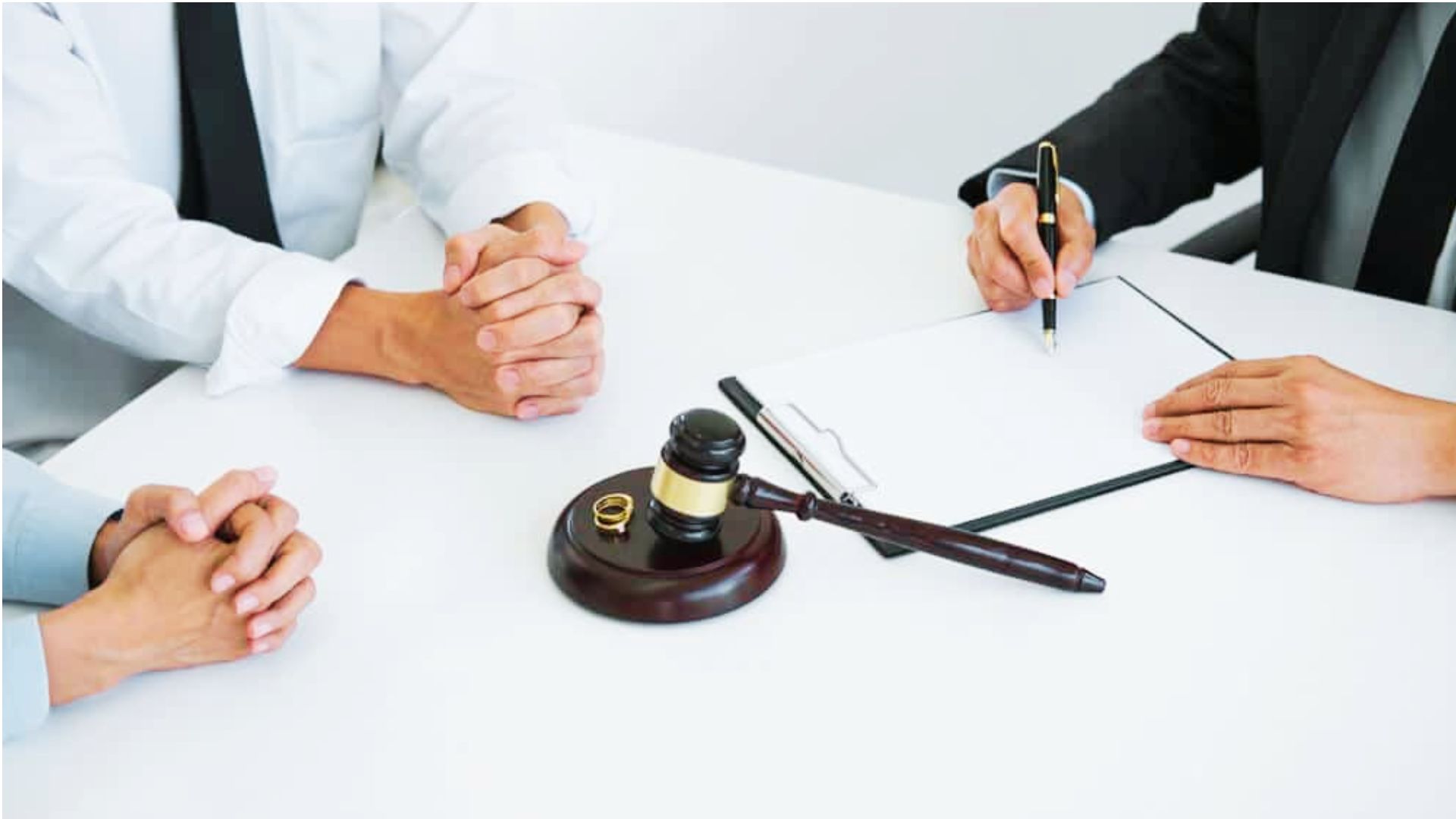 Couple consulting lawyer about common law marriage legality in Georgia