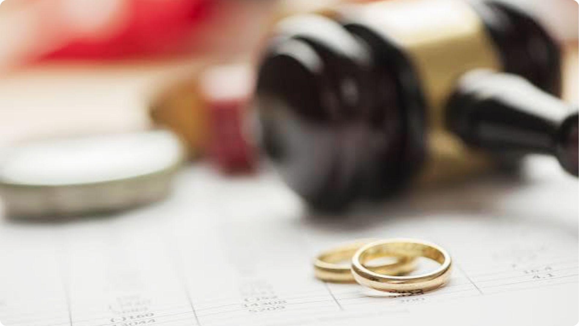 Two gold wedding rings on divorce papers with gavel showing Georgia common law state question