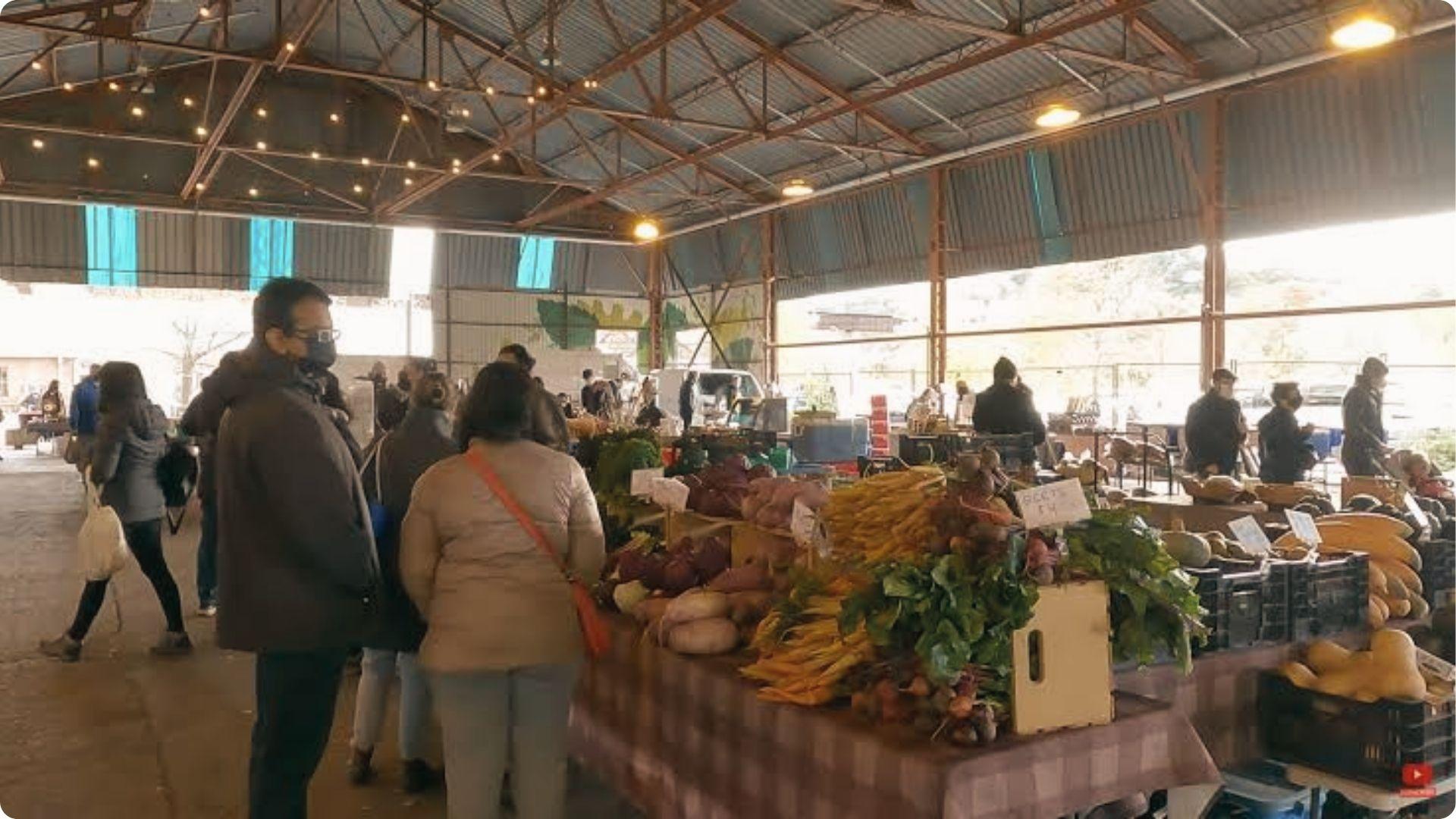 Farmers market entrance couple, shoppers, local market date in Myrtle Beach