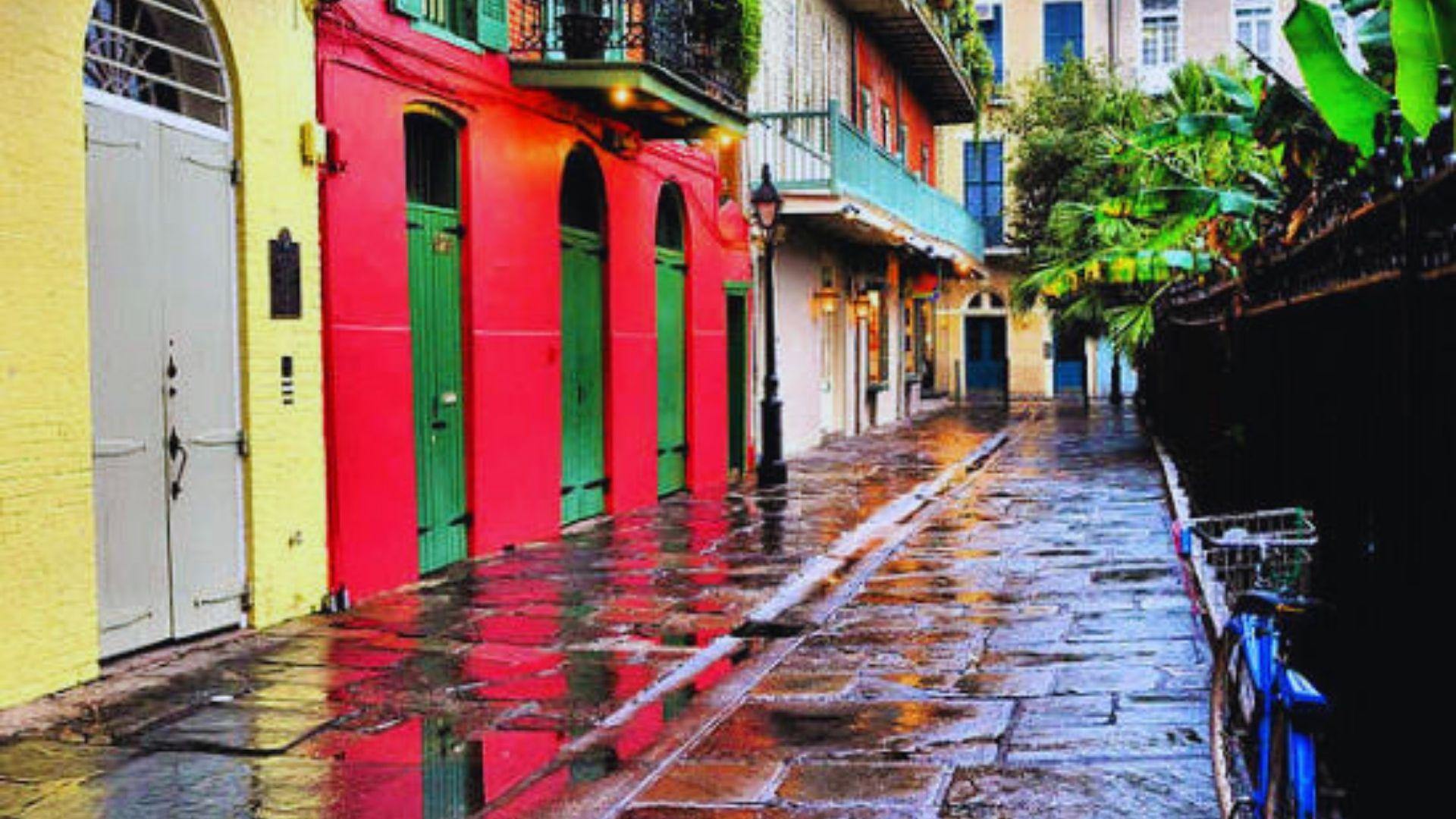 streets of Pirates Alley in New Orleans.