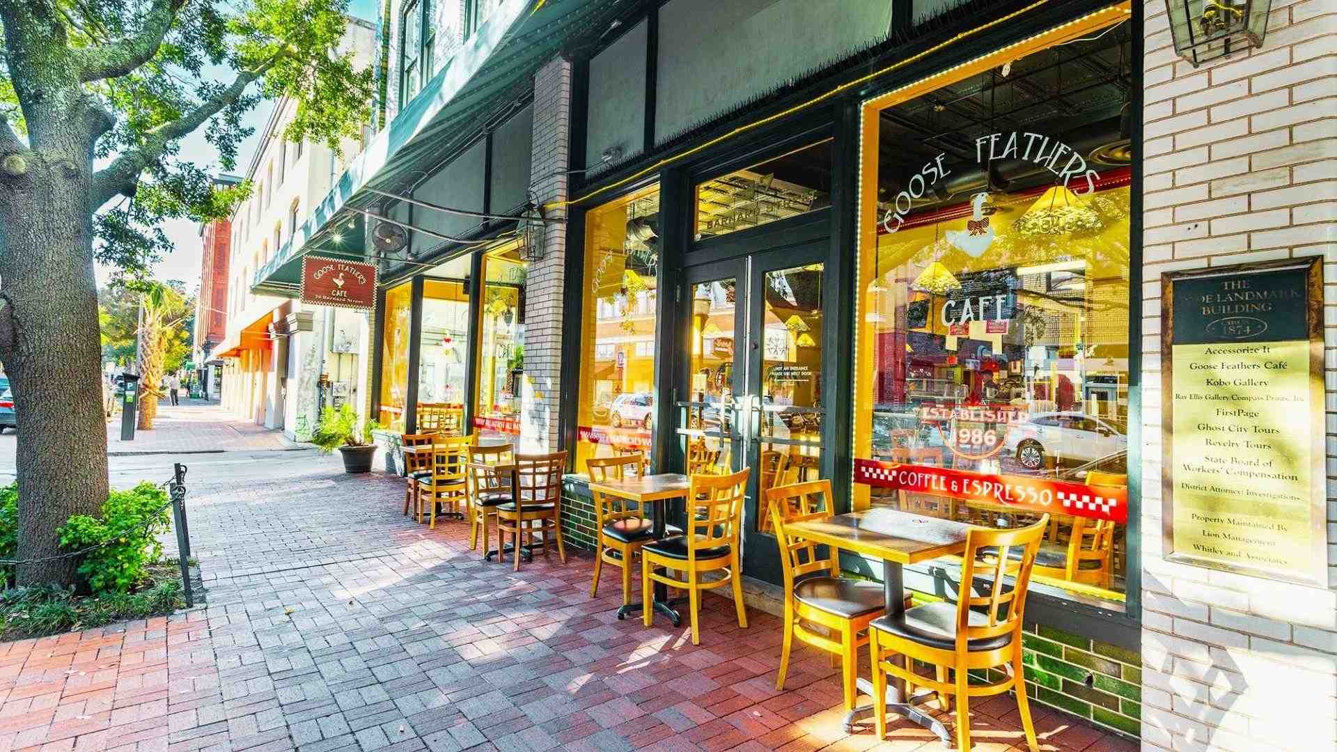 image showing a popular restaurant in Savannah.