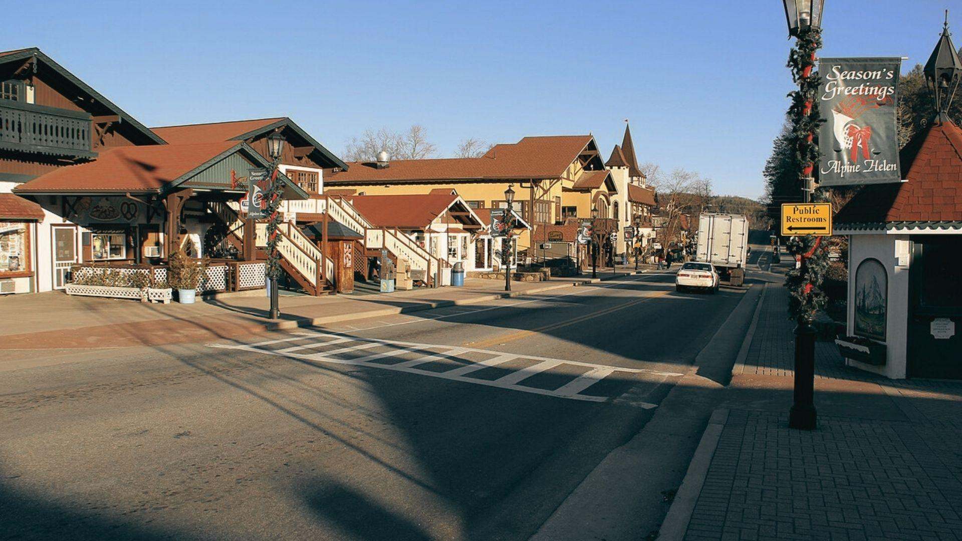 image of small mountain town Helen.