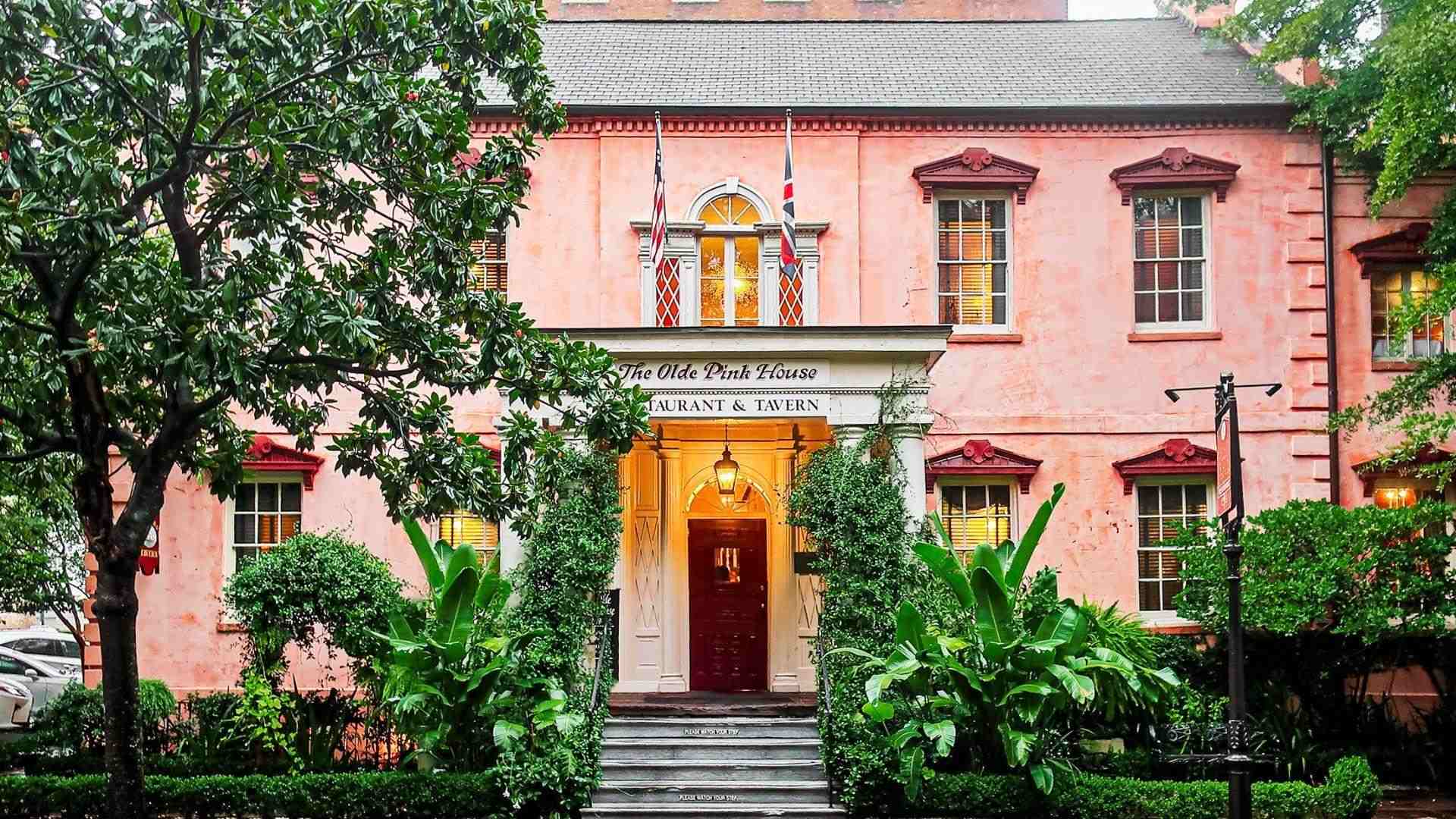 image of the famous The Olde Pink House Restaurant.