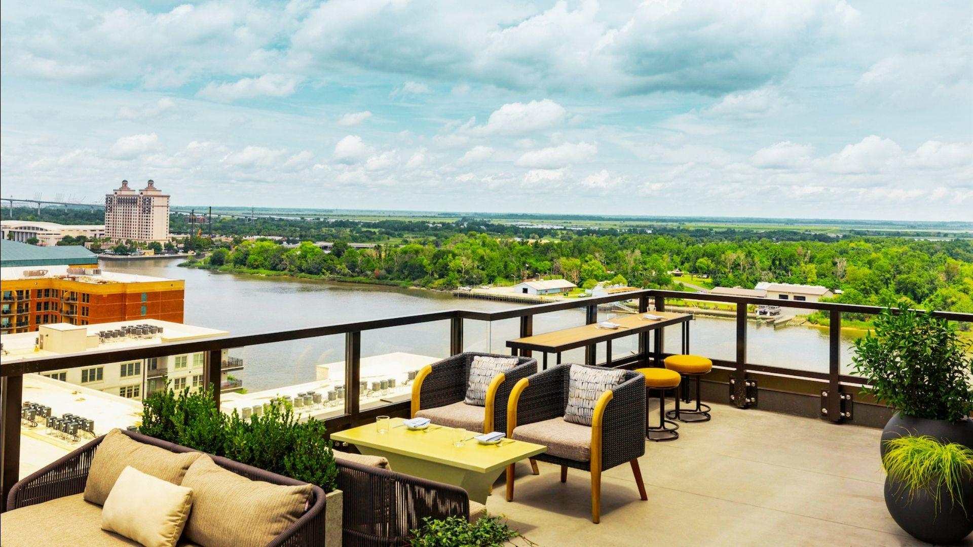 image of a rooftop restaurant in Savannah.